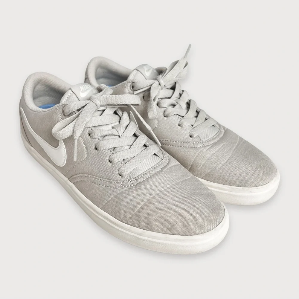 Nike SB Check Solarsoft Low Top Sneaker